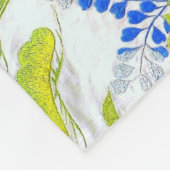 雲に浮かぶ威厳のある水色の白鳥の羽が広がる  フリースブランケット (角)