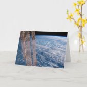 雲に覆われたタスマンとサンゴの海。 カード (黄色い花)