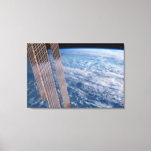 雲に覆われたタスマンとサンゴの海。 キャンバスプリント (正面)