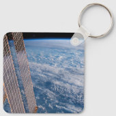 雲に覆われたタスマンとサンゴの海。 キーホルダー (裏面)