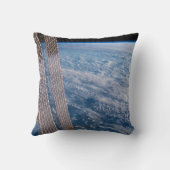 雲に覆われたタスマンとサンゴの海。 クッション (裏面)