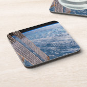 雲に覆われたタスマンとサンゴの海。 コースター (左側)