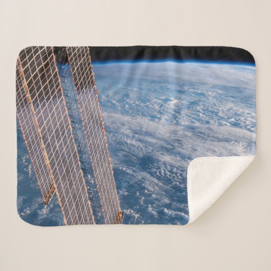 雲に覆われたタスマンとサンゴの海。 シェルパブランケット (正面(横))