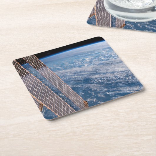 雲に覆われたタスマンとサンゴの海。 スクエアペーパーコースター (アングル)