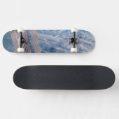 雲に覆われたタスマンとサンゴの海。 スケートボード (横)