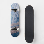 雲に覆われたタスマンとサンゴの海。 スケートボード (正面)