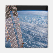 雲に覆われたタスマンとサンゴの海。 マグネット (正面)