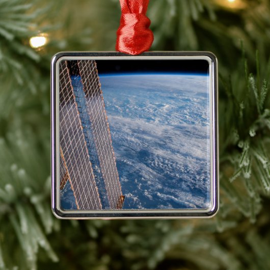 雲に覆われたタスマンとサンゴの海。 メタルオーナメント (ツリー)