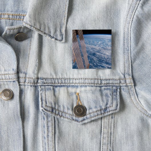 雲に覆われたタスマンとサンゴの海。 缶バッジ (インサイチュ)