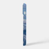 雲に覆われたタスマンとサンゴの海。 iPhone 15ケース (左側面)