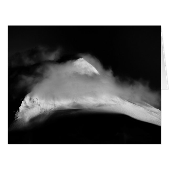 雲に覆われたベアードピーク (正面横)