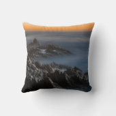 雲のある灰色の山 クッション (裏面)