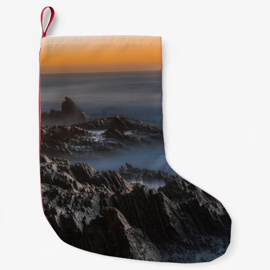 雲のある灰色の山 スモールクリスマスストッキング (正面)