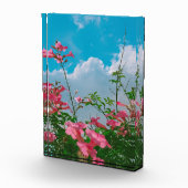 雲のある青空の下のピンクの花 – 自然 フォトブロック (右)