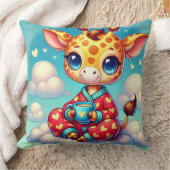 雲の上でくつろぐかわいいキャラクターの赤ちゃんキリン クッション (ブランケット)
