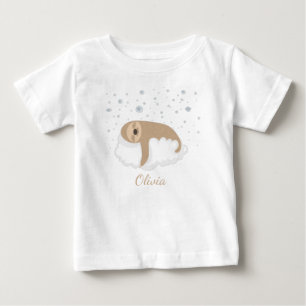 雲の上で眠るキュートな赤ちゃんナマケモノ オーダーメイド ベビーTシャツ