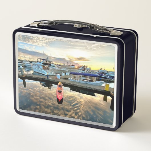 雲の上に浮かぶカヤックと夕焼けの反射 メタルランチボックス (裏面)