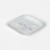 雲の上のエレガントなダスティーブルーの結婚前お披露目パーティー ペーパープレート (傾斜あり)