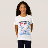 雲の上の愛らしい犬のデザイン Tシャツ (正面フル)