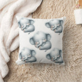 雲の上の眠るかわいい子象 - 子供部屋デコ クッション (ブランケット)
