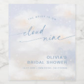 雲の上の9 ダスティーブルー フォント ブライダルシャワー ワインラベル (シングルラベル)