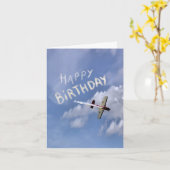 雲の中のスカイライティングハッピーバースデー カード (黄色い花)