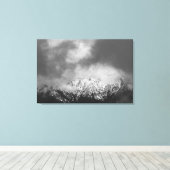 雲の中の白黒の山 キャンバスプリント (インサイチュ (ウッドフロア))