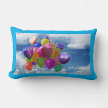 雲の中の虹の風船