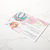 雲の中の青い熱気球ベビーシャワー 箔招待状 (回転した状態)