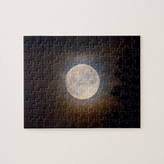 雲の中を忍び寄る満月 – 8×10 ジグソーパズル (横)