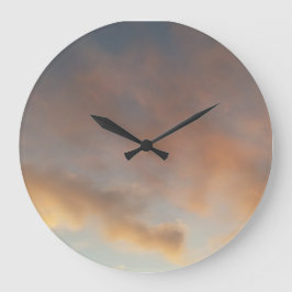 雲の中を散歩すると、青い空にピンク色の雲が立ち並び、 ラージ壁時計