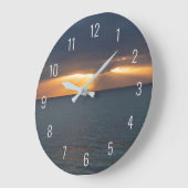 雲の中を飛び越える海の夕日 ラージ壁時計 (傾斜)