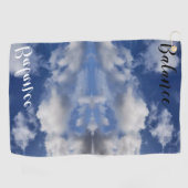 雲の反射、青いコーニッシュスカイのバランス ゴルフタオル (横)