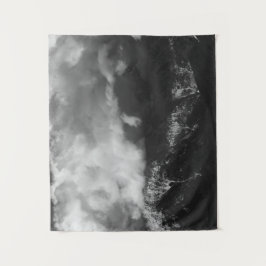 雲の威厳のある下の山 タペストリー