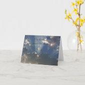 雲の悔やみや弔慰の挨拶状を通した日曜日光線 カード (黄色い花)