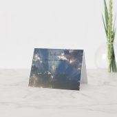 雲の悔やみや弔慰の挨拶状を通した日曜日光線 カード (正面)