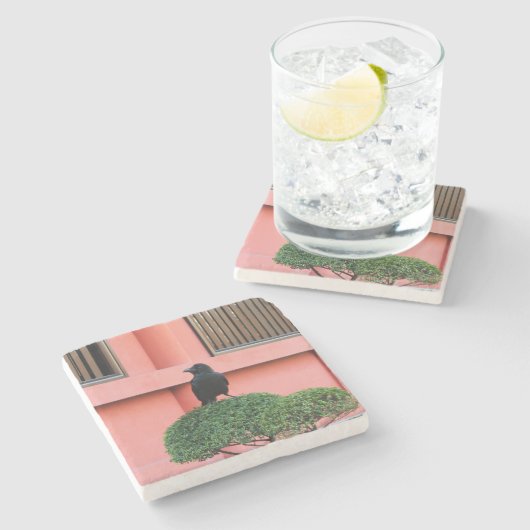 雲の木に止まり木を張る大きなハングルカラス ストーンコースター (横)