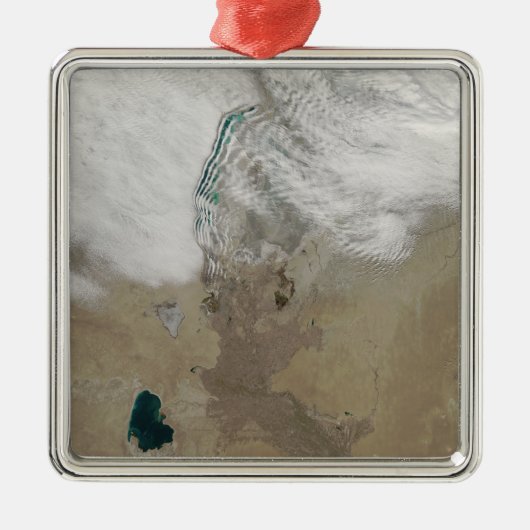 雲の特徴的な線 メタルオーナメント (正面)