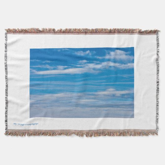 雲の縞のある青い空 スローブランケット (正面)