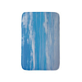 雲の縞のある青い空 バスマット (正面縦)