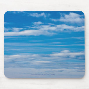 雲の縞のある青い空 マウスパッド