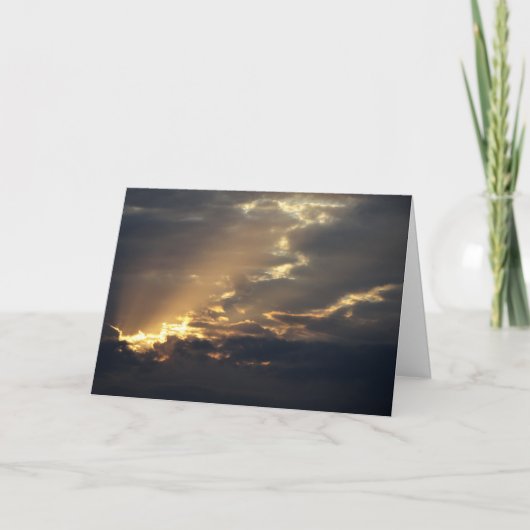 雲の背景を横切る太陽光線 カード (正面)