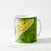 雲の黄色い蝶のバグマグ コーヒーマグカップ (正面右)