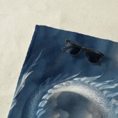 雲素晴らしに囲まれた竜 ビーチタオル (インサイチュ)