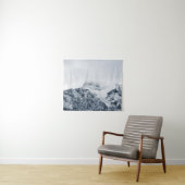 雲素晴らしに覆われた雪の山 タペストリー (インサイチュ(横))