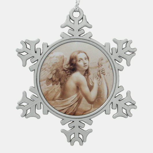 雲遊の上の天使のライラ スノーフレークピューターオーナメント (正面)