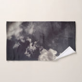 雲、濃い青の背景 ハンドタオル (ハンドタオル)