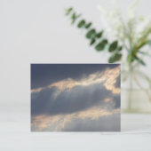 雷雲のある空の背景 ポストカード (スタンド正面)