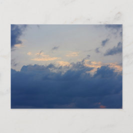 雷雲の空の背景。 ポストカード