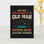 電おもしろい動車EVレトロギフトを持つ老人 カード (黄色い花)